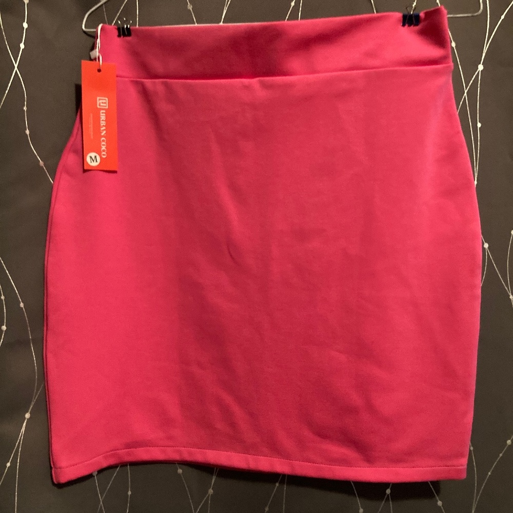 Short pencil skirt